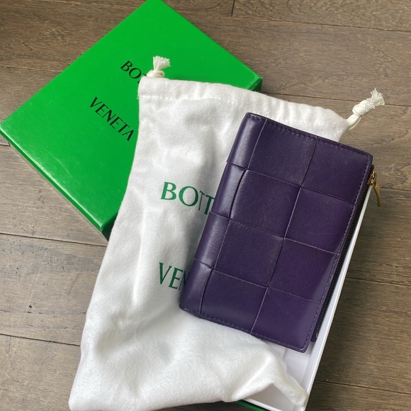 Bottega Venetta Small Bi-Fold Zip Cassette Wallet - Picture 12 of 12